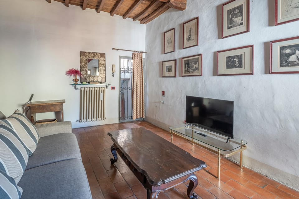 Communal lounge/ TV room, TV and multimedia, Living room, Seating area, Evening entertainment, internet