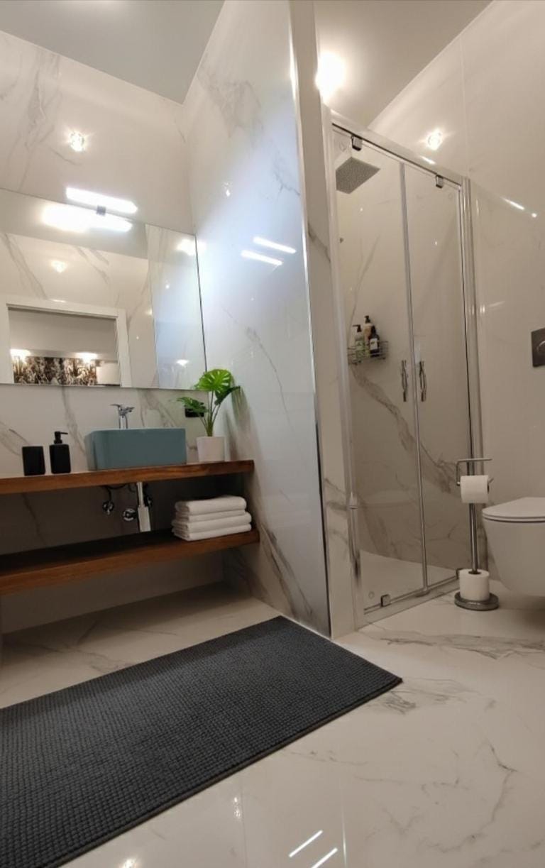 Shower, Toilet, Bathroom, Breakfast