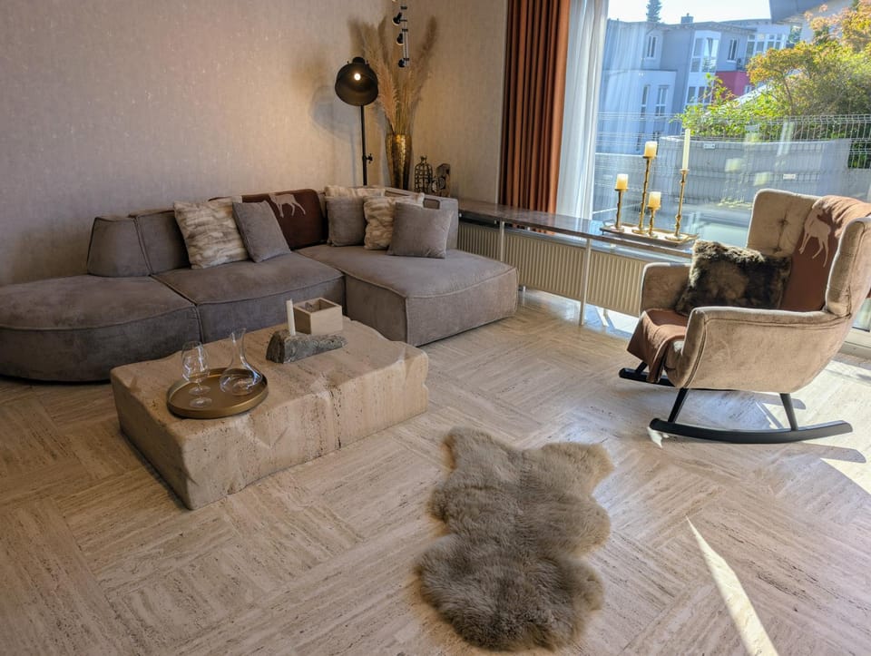 Living room, Seating area