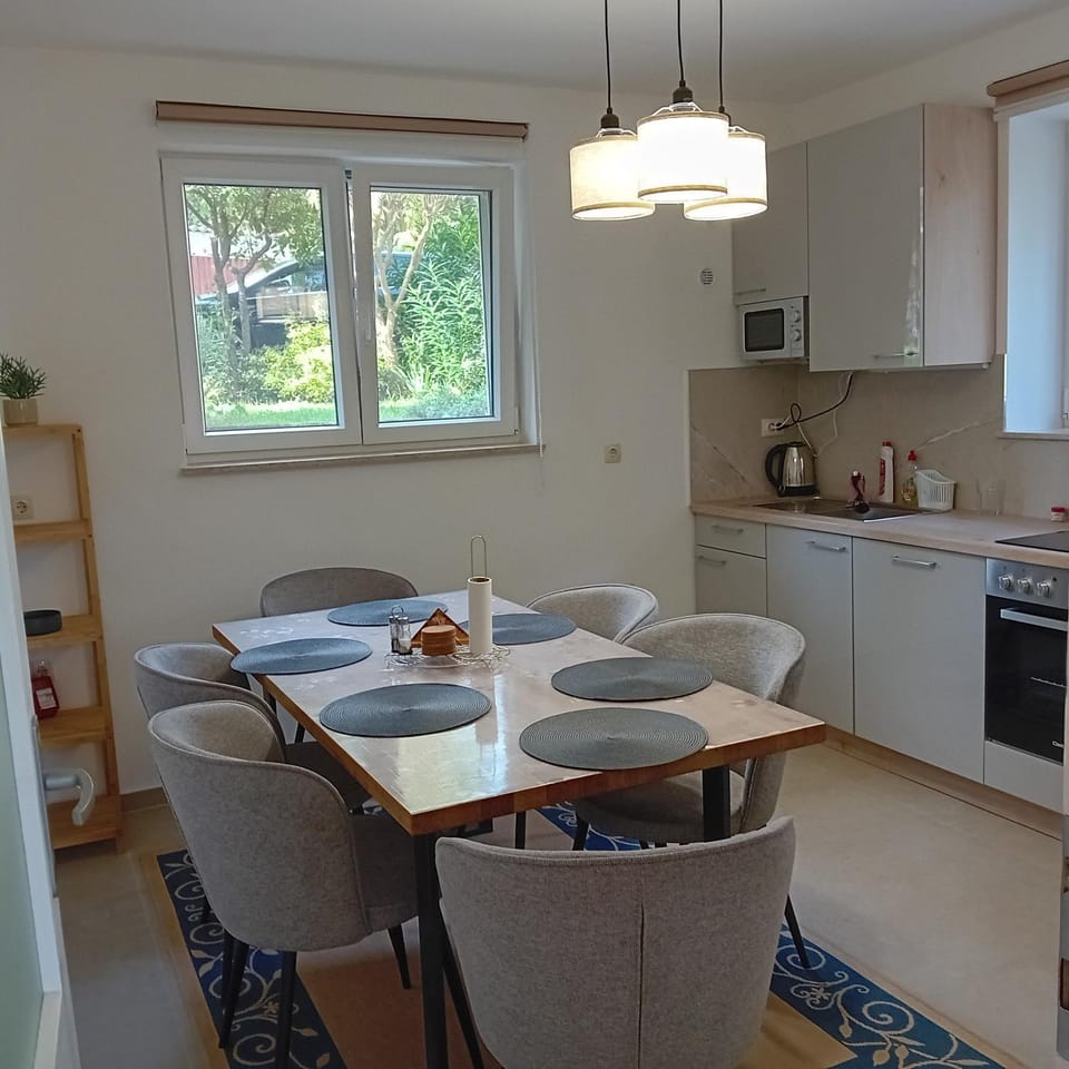 Kitchen or kitchenette, Seating area, Dining area, dishwasher, stove, kitchen