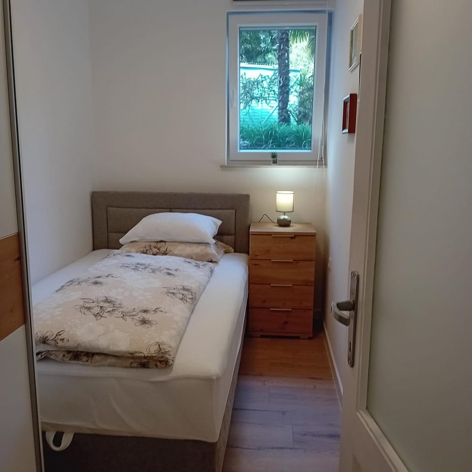 Bed, Bedroom, children