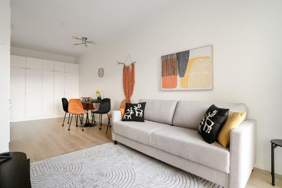 Photo of the whole room, Seating area