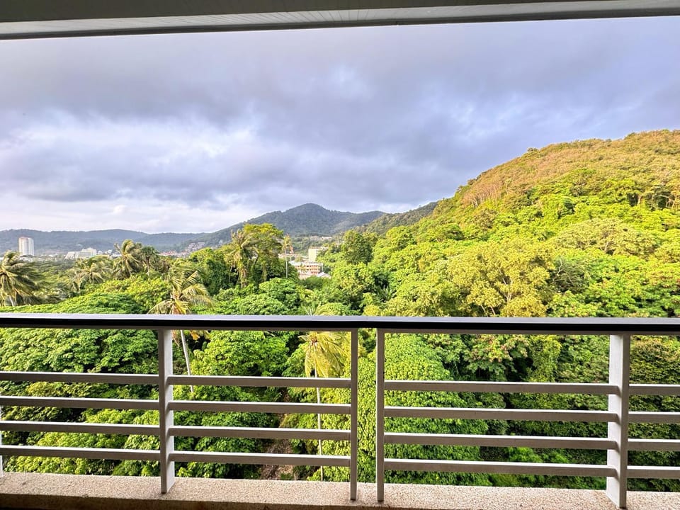 View (from property/room), Balcony/Terrace, Mountain view