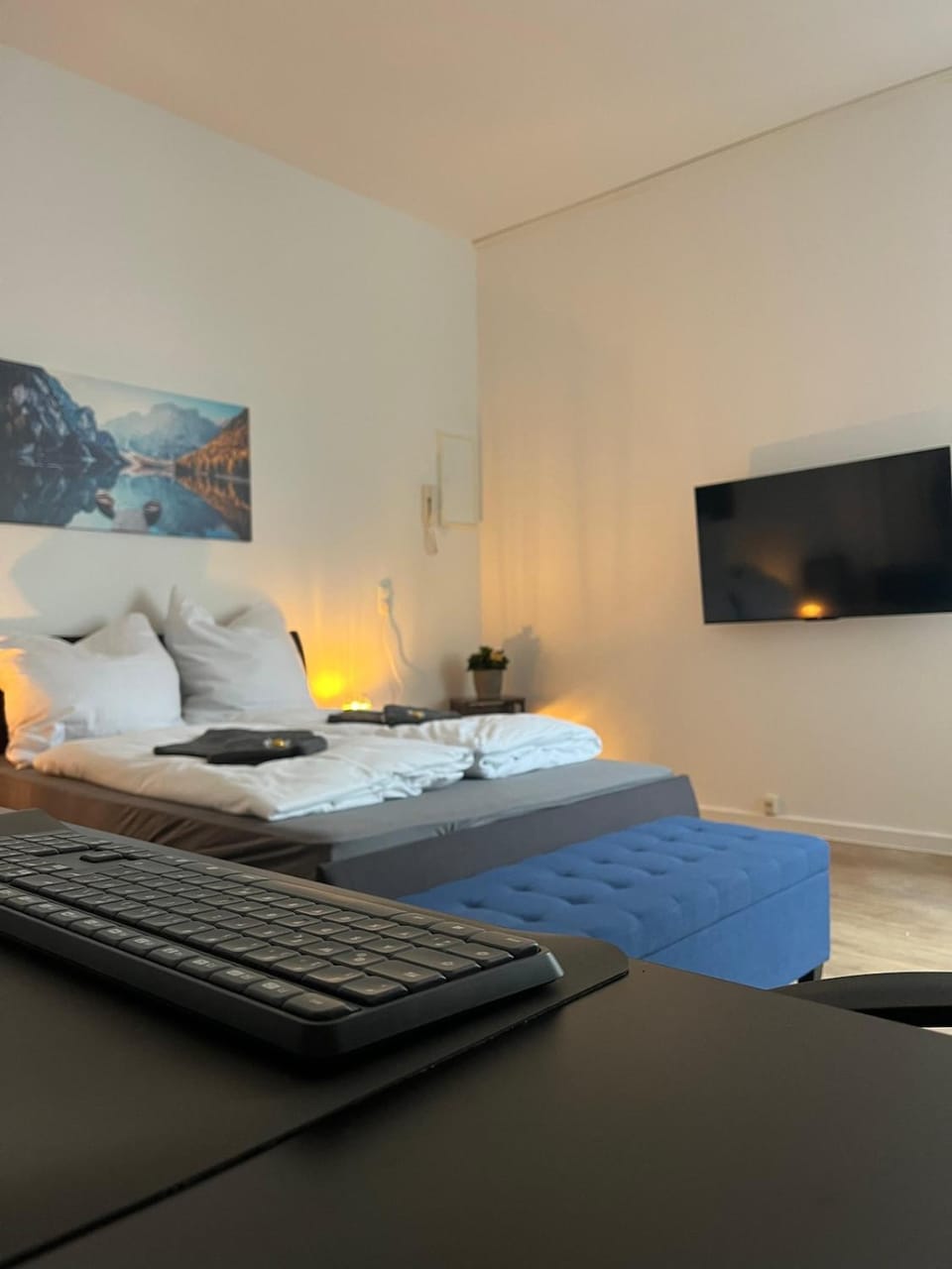 TV and multimedia, Photo of the whole room, Bedroom