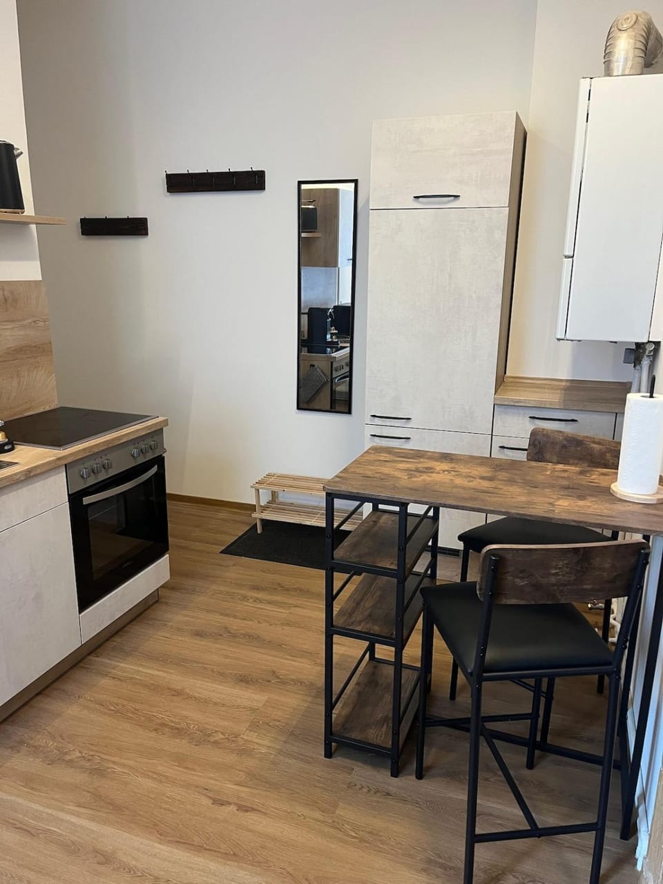 Kitchen or kitchenette, Dining area, stove