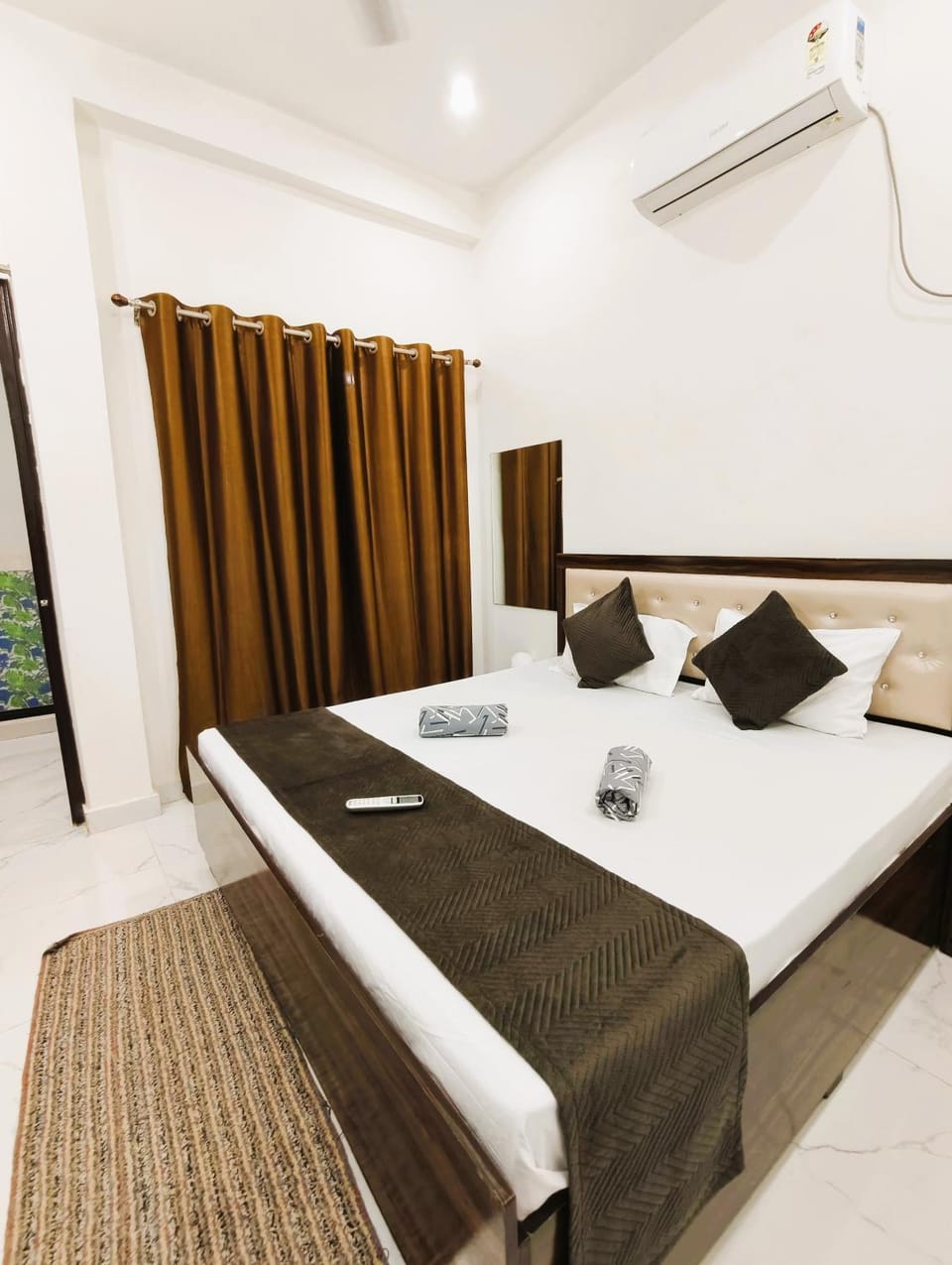 Bed, Photo of the whole room, Bedroom, air conditioner