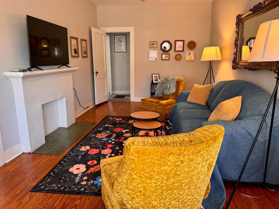 Communal lounge/ TV room, TV and multimedia, Living room, Seating area