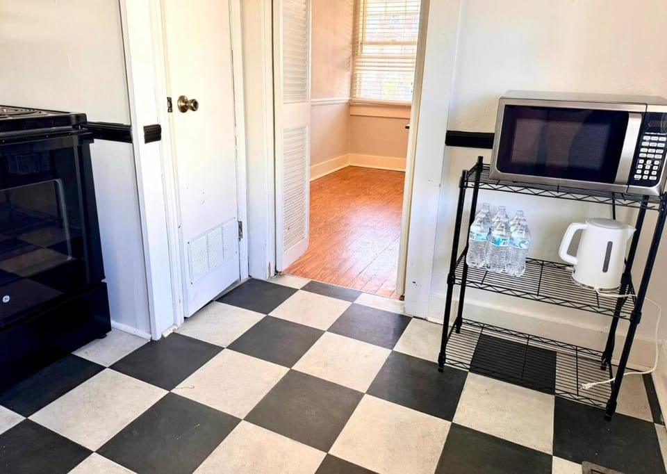 Kitchen or kitchenette, oven