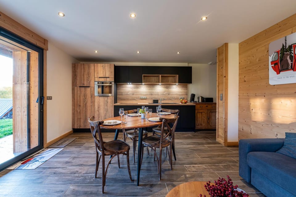 Kitchen or kitchenette, Living room, Seating area, oven, stove