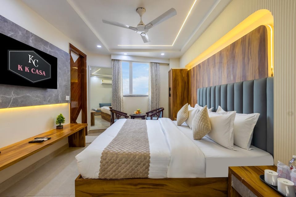 Bed, TV and multimedia, Photo of the whole room, Seating area, Bedroom, air conditioner