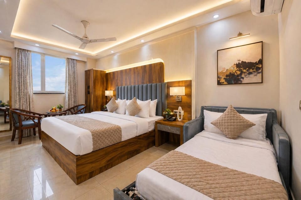 Bed, Photo of the whole room, Seating area, Bedroom