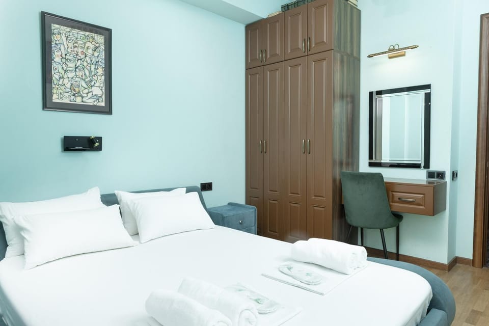 Bed, Bedroom, towels, wardrobe