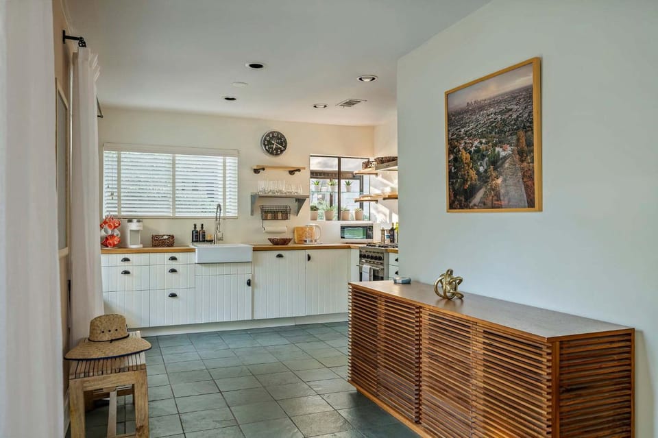 Ladybird Villa - Heated Saltwater Pool - Walk to SoCo House in Austin