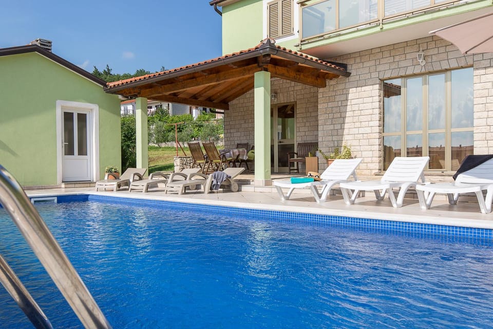 Balcony/Terrace, Pool view, Entertainment