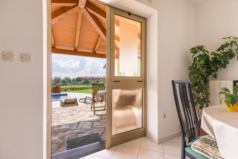 View (from property/room), Garden view, Pool view