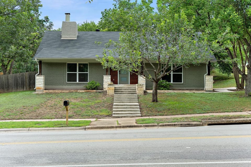 Desert Disco - 4BR Mid-Century Modern Design House in Austin