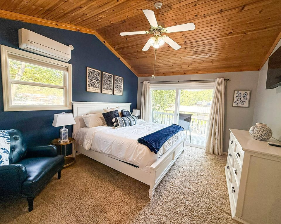 Near Paradise-3BD2BADockDeckFirepitKayaks-7PP House in Lake of the Ozarks
