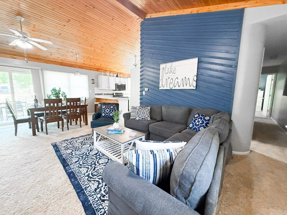 Near Paradise-3BD2BADockDeckFirepitKayaks-7PP House in Lake of the Ozarks