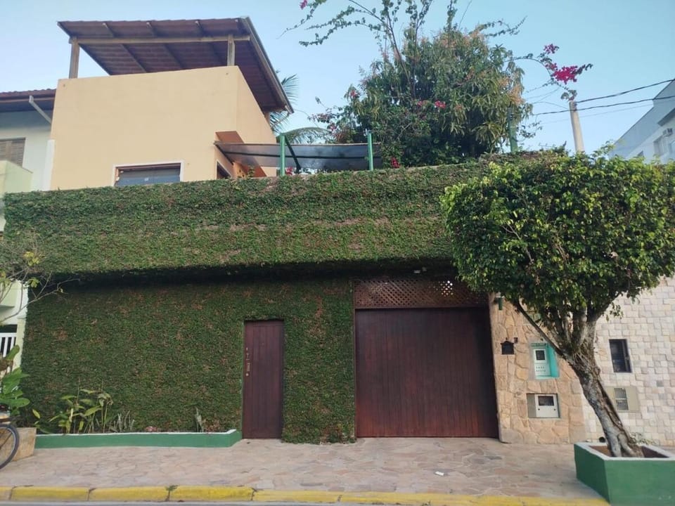 Aluga se 2 Suites, com Piscina e espaço Gourmet, casa compartilhada com outras suítes e outros hóspedes House in Ubatuba