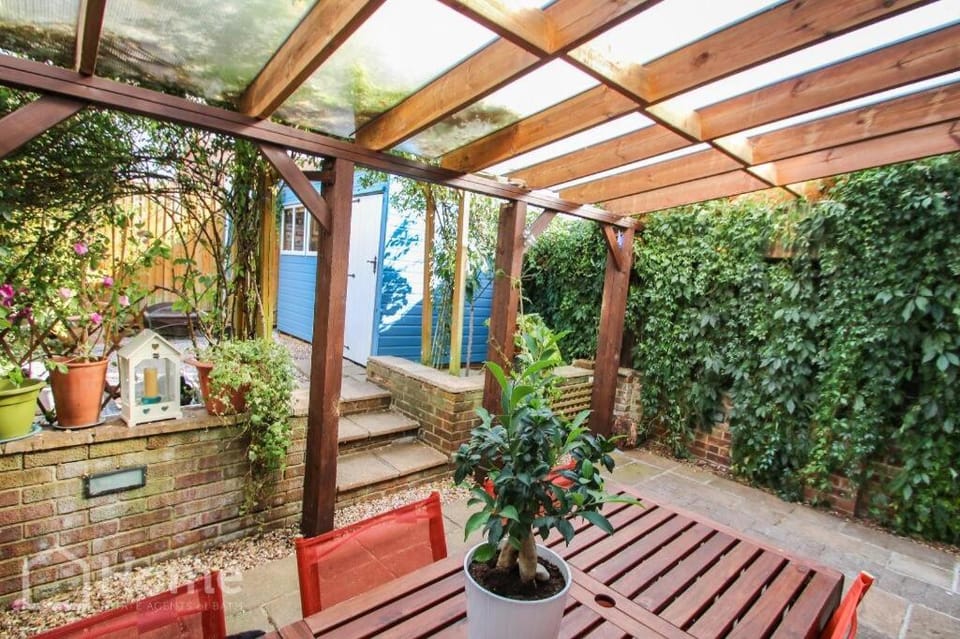 Conveniently located double rooms Vacation rental in England