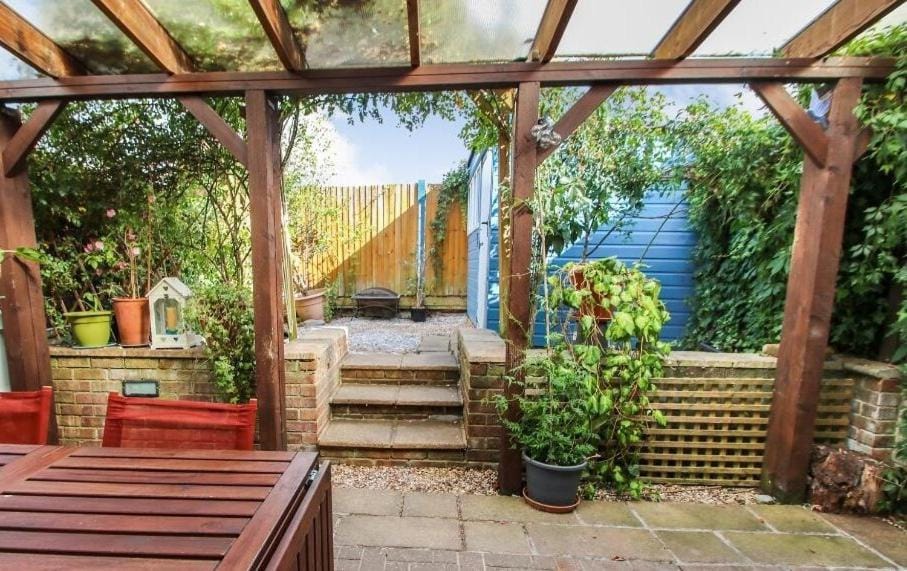 Conveniently located double rooms Vacation rental in England