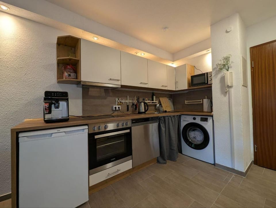 Eigenes ruhiges Appartement mit Küche und Terasse Chemnitz Bed and Breakfast in Chemnitz