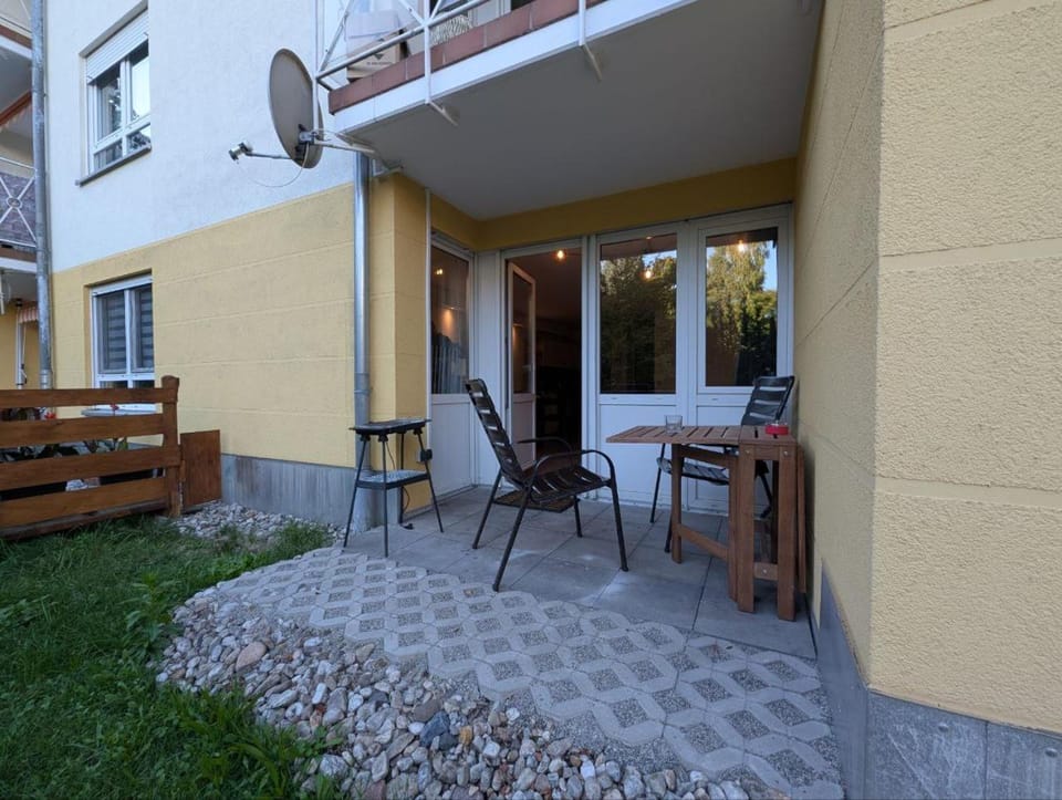 Eigenes ruhiges Appartement mit Küche und Terasse Chemnitz Bed and Breakfast in Chemnitz