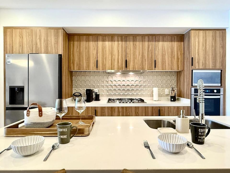 Coffee/tea facilities, Kitchen or kitchenette, Dining area, dishwasher, oven, stove, toaster