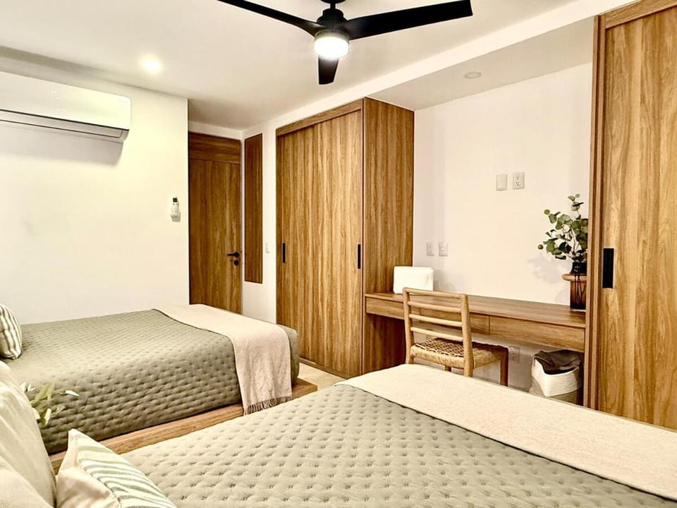 Bed, Photo of the whole room, Seating area, Bedroom, wardrobe, air conditioner
