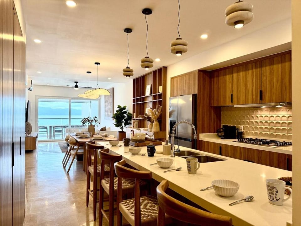 Kitchen or kitchenette, Dining area, stove