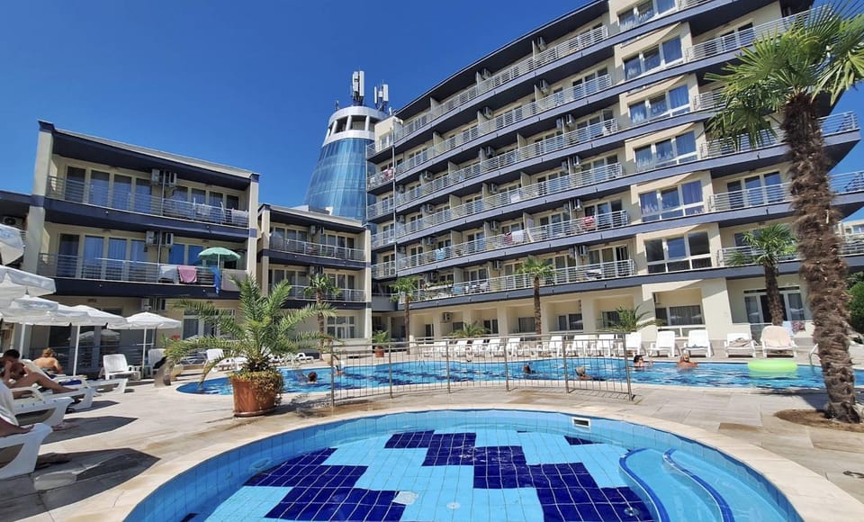 Property building, Day, Swimming pool