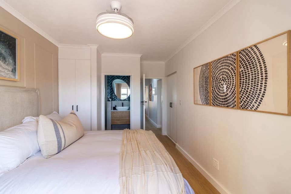 Bed, Bedroom, Sea view