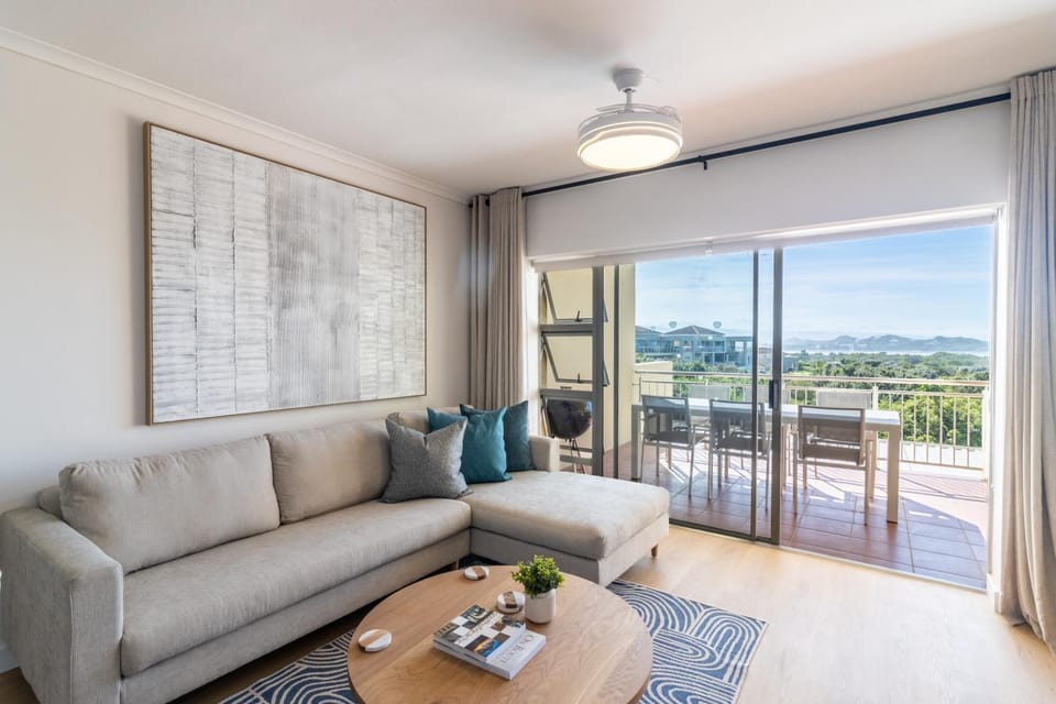 Communal lounge/ TV room, Living room, Seating area, Sea view