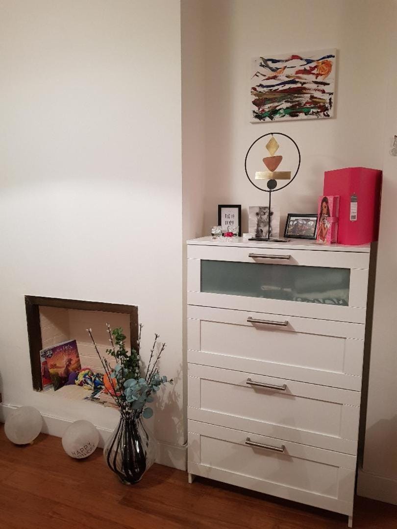 Small Bedroom for 3 People, Friendly Cats in Common Areas Bed and Breakfast in London