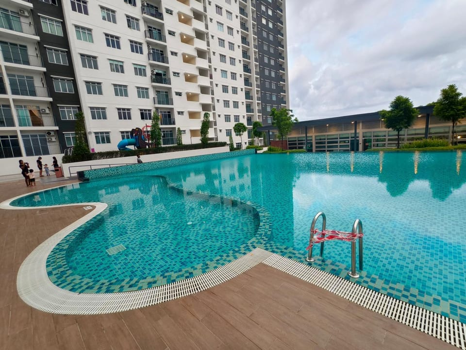 Aliff Height Tampoi 2BR Warm Japanese Pool View 5pax I PetFriendly I Netflix 2Carpark Apartment in Johor Bahru