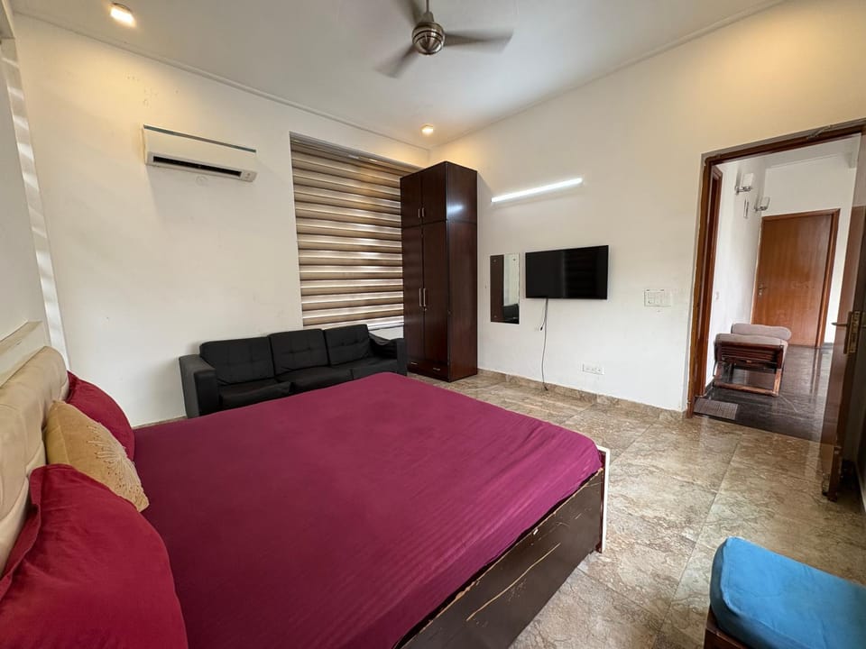 Nature View Farm Villa with Swimming pool & Garden Apartment in Gurugram