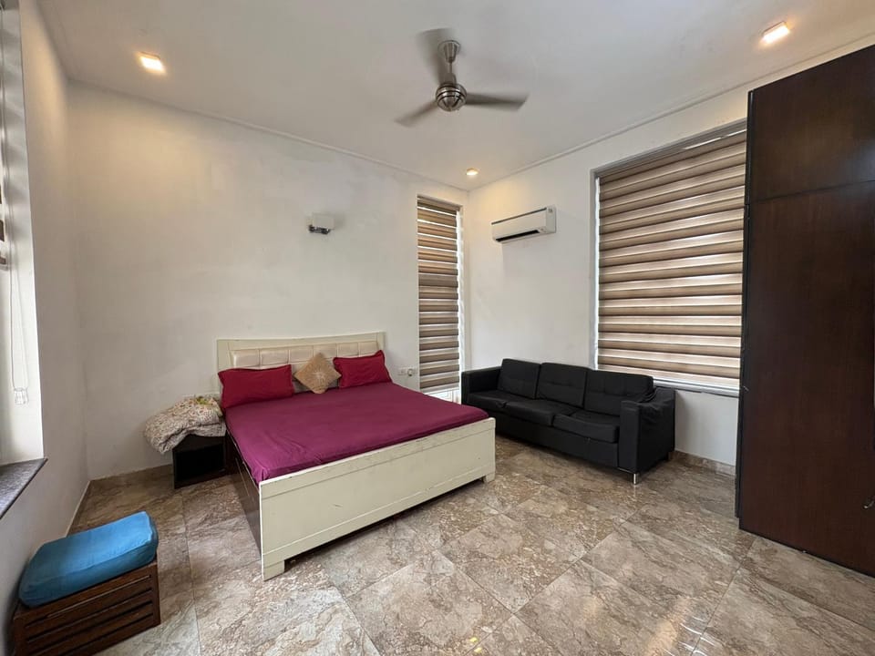 Nature View Farm Villa with Swimming pool & Garden Apartment in Gurugram