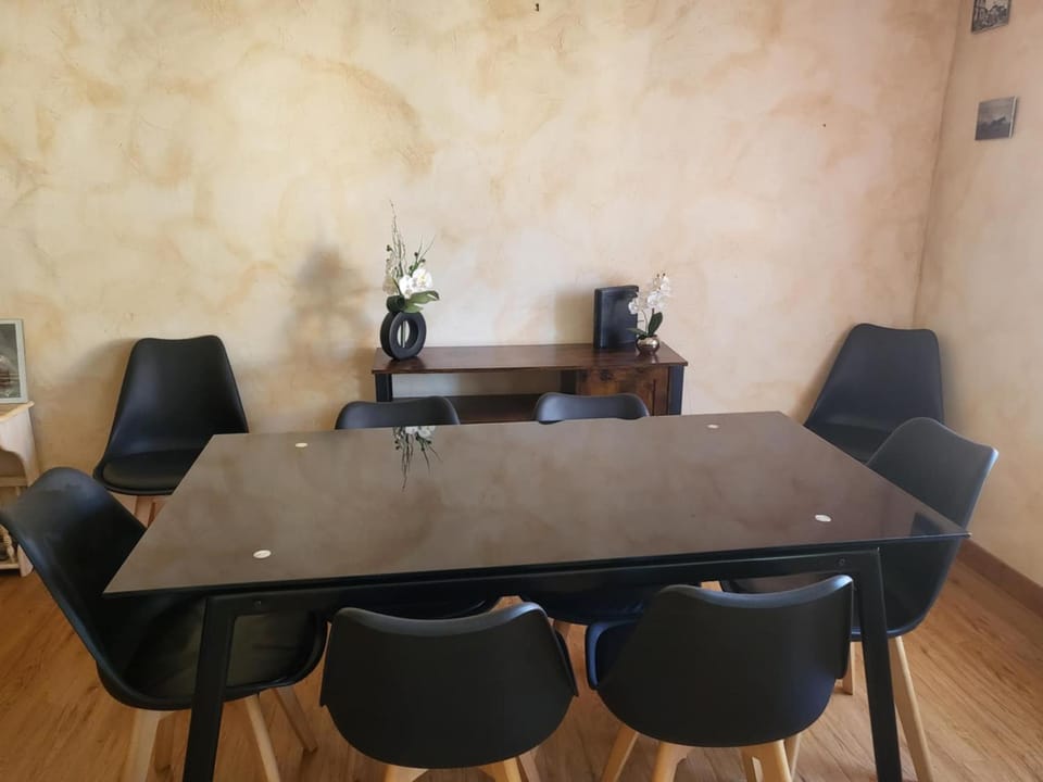 L'escapade 12 personnes 6 chambres Apartment in Jullouville