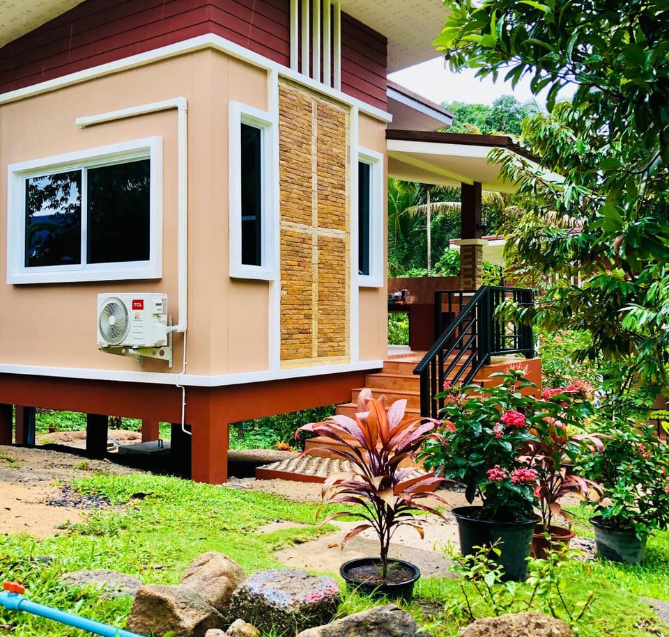 Property building, Day, Garden, Garden view