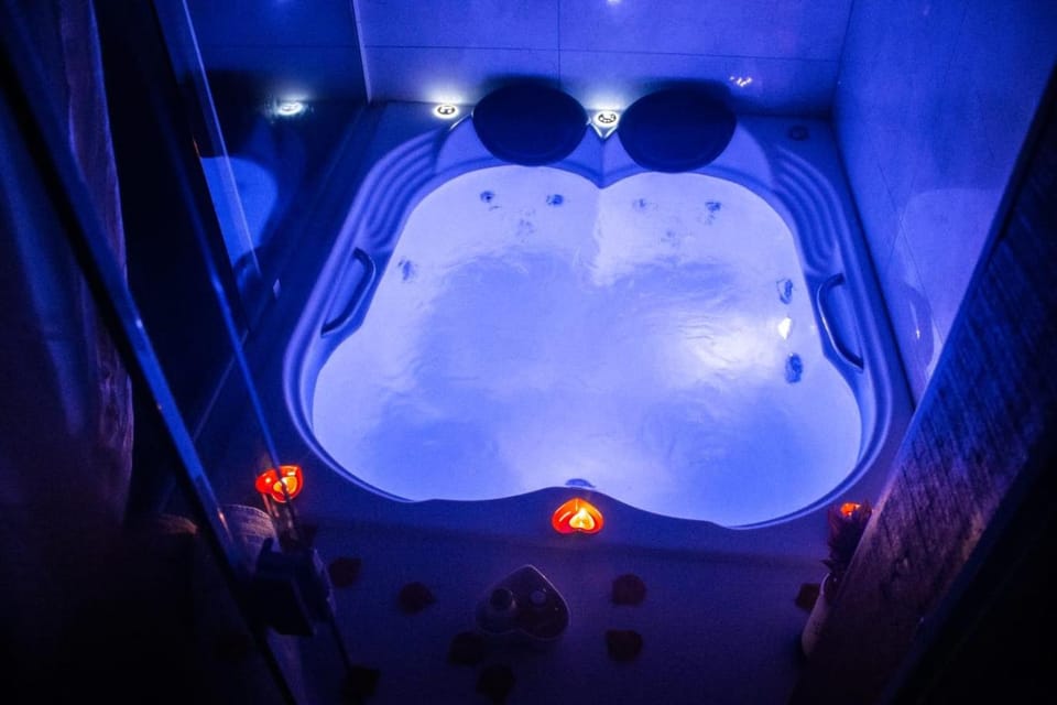 Night, Hot Tub