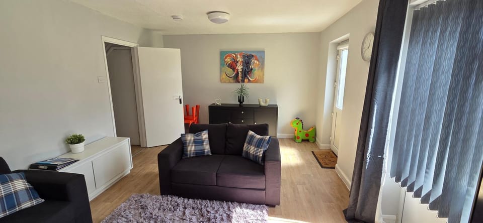 Living room, Photo of the whole room, Seating area