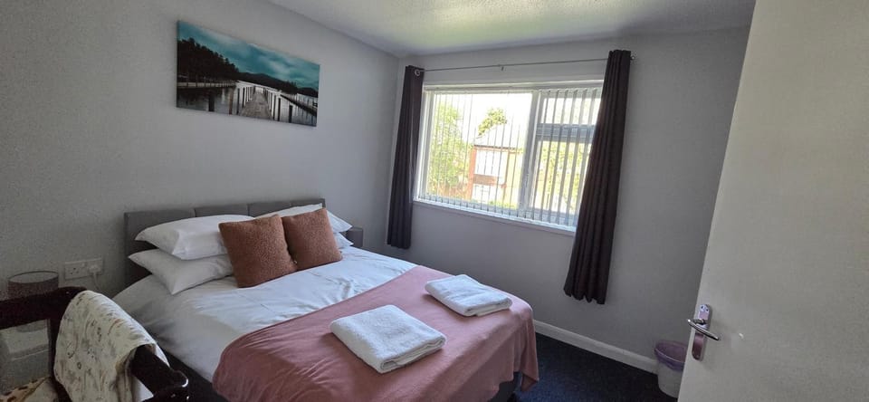 Photo of the whole room, Bedroom, towels