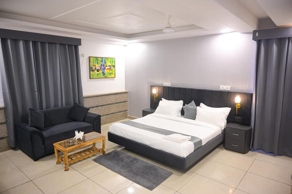 Raj Residency Hotel Hotel in Gurugram