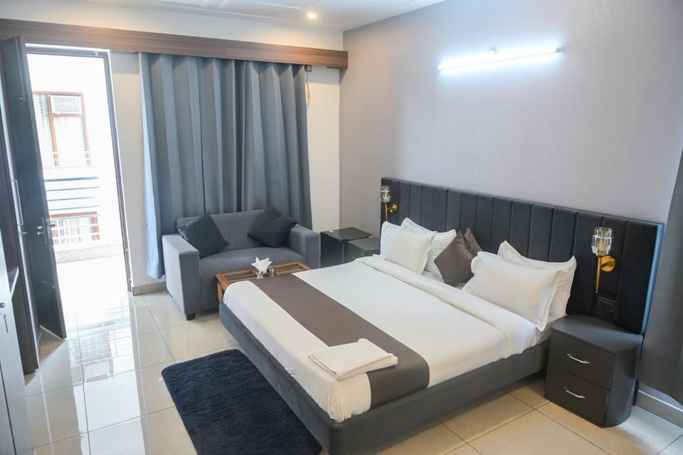 Raj Residency Hotel Hotel in Gurugram