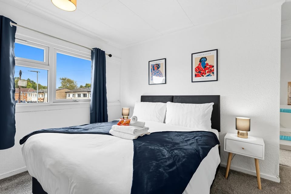 Bed, Photo of the whole room, Bedroom