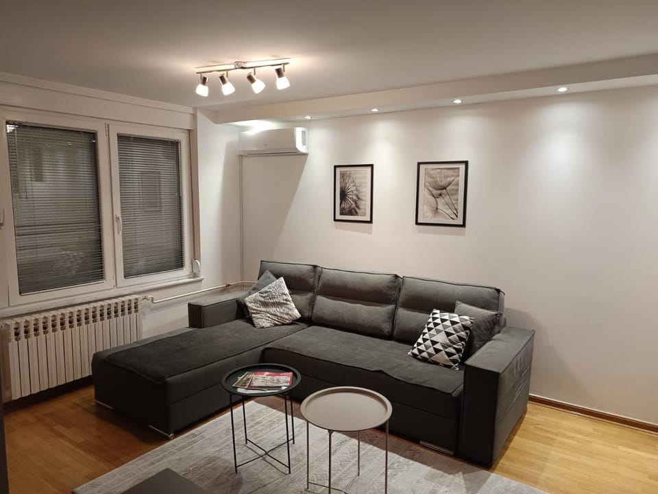 Living room, Seating area, internet