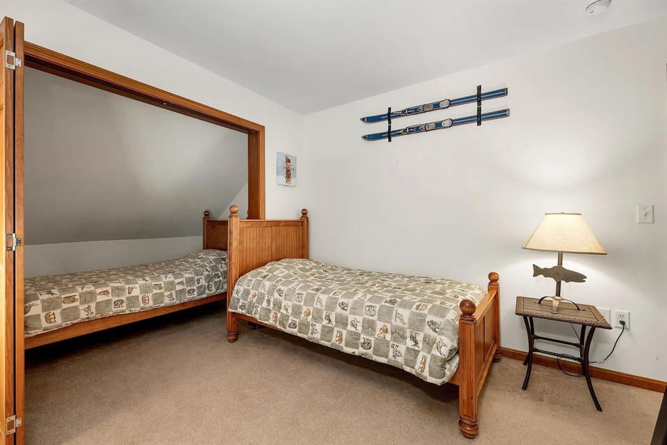 Private end unit Townhome in Bretton Woods Campground/ 
RV Resort in Carroll