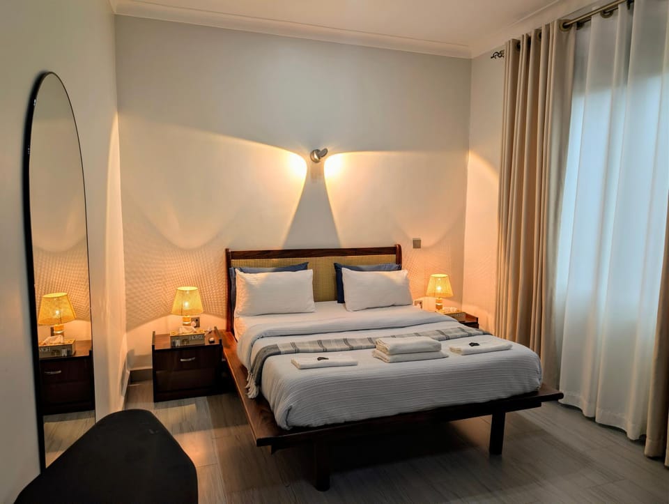 Bed, Photo of the whole room, Bedroom, towels