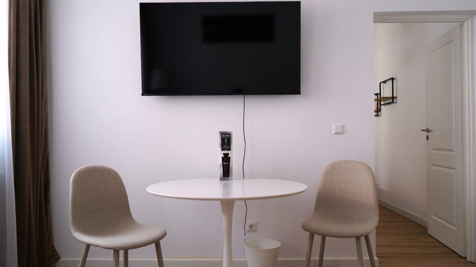 TV and multimedia, Dining area