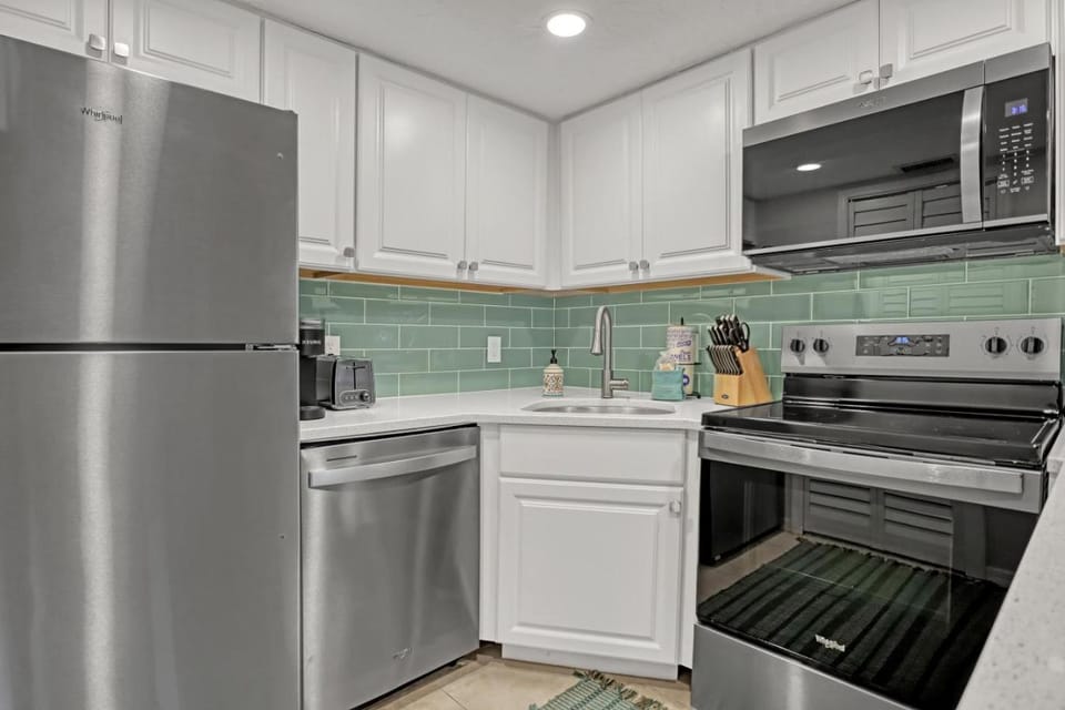Comfort by the Beach - Heated Pool & Private Beach House in Cape Canaveral